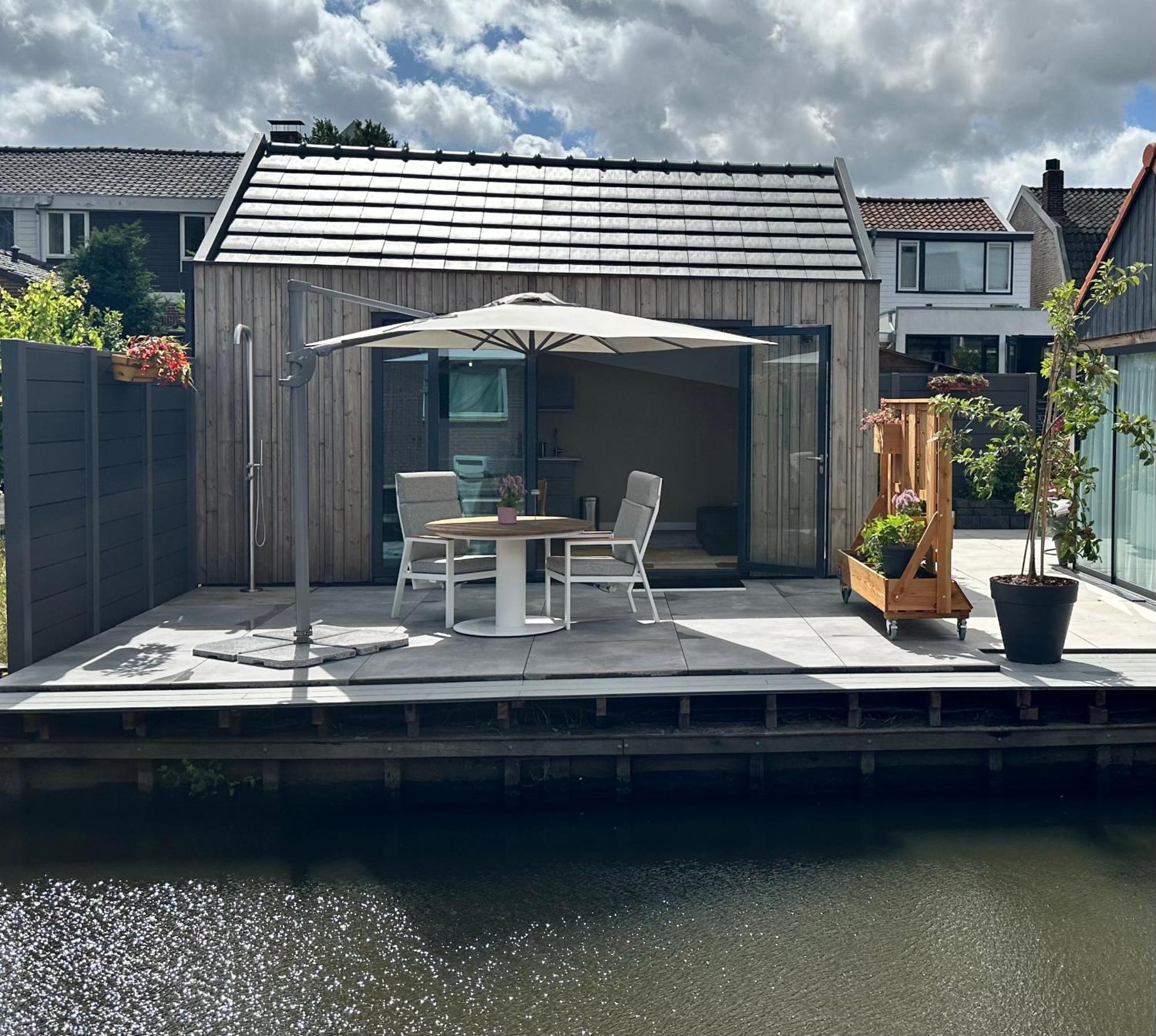 Pakhuis Prins Bed & Breakfast Zaandam Exterior photo